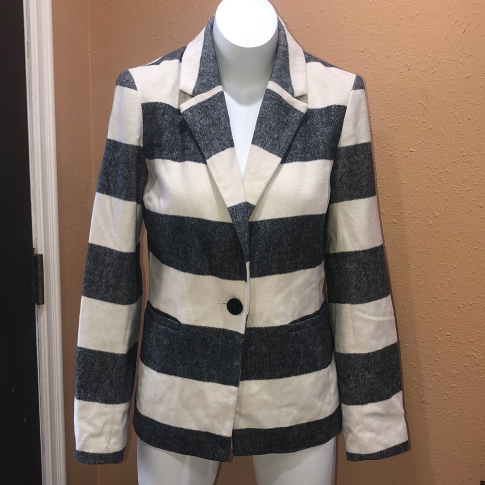 ⭐️Ann Taylor striped jacket⭐️